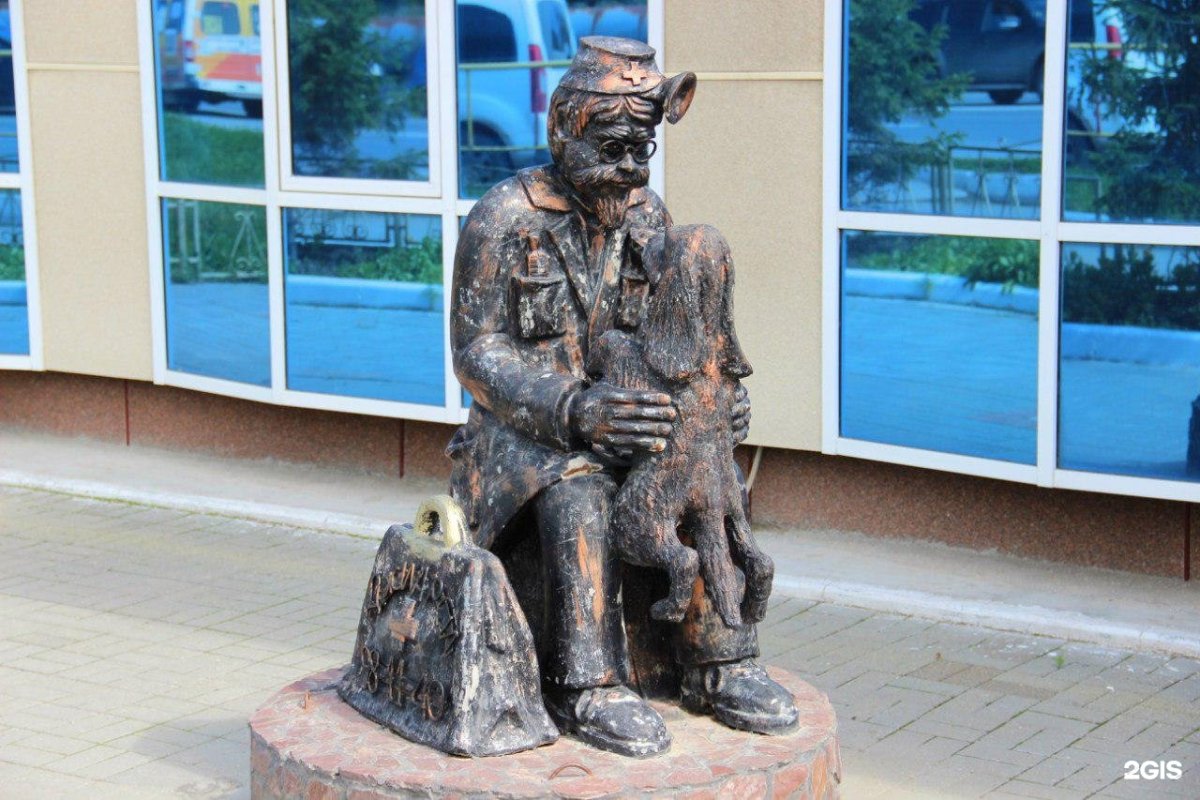 Памятник доктору Айболиту в Тюмени