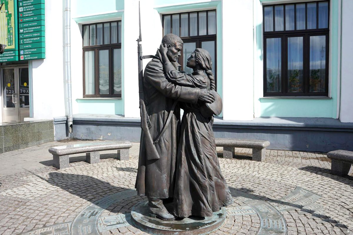 Памятник Славянке белорусский вокзал