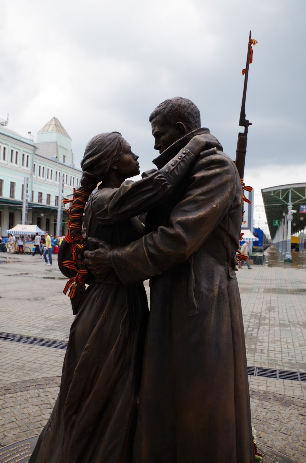 Памятник Славянке белорусский вокзал