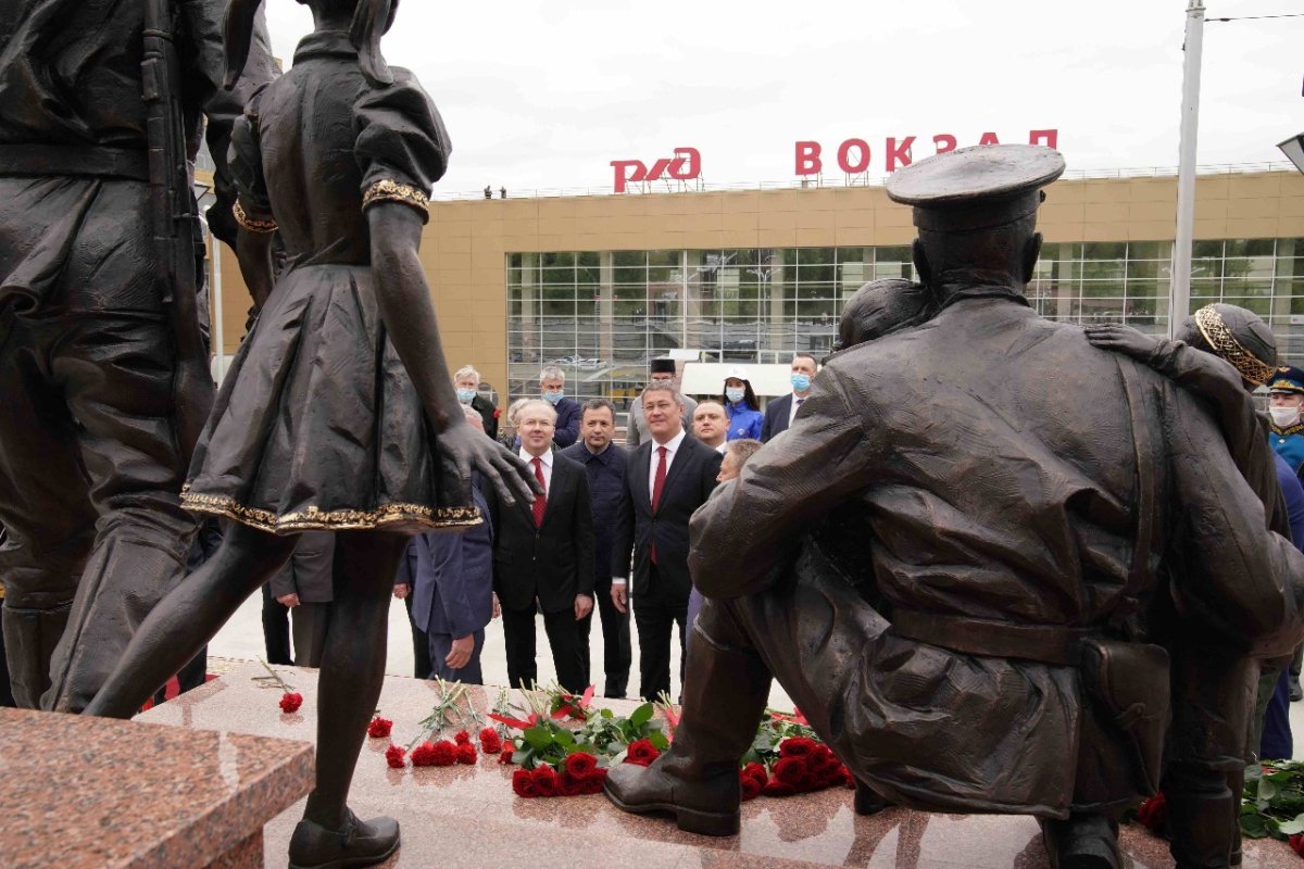 Бронзовые памятники в Уфе
