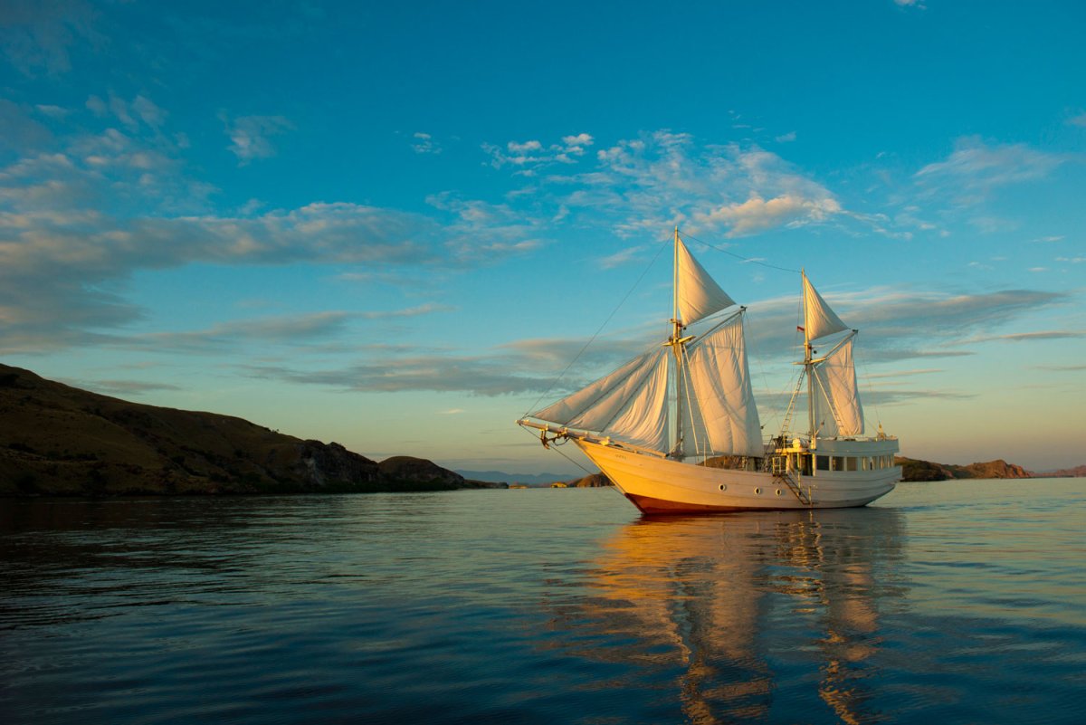 Морская шхуна парусник