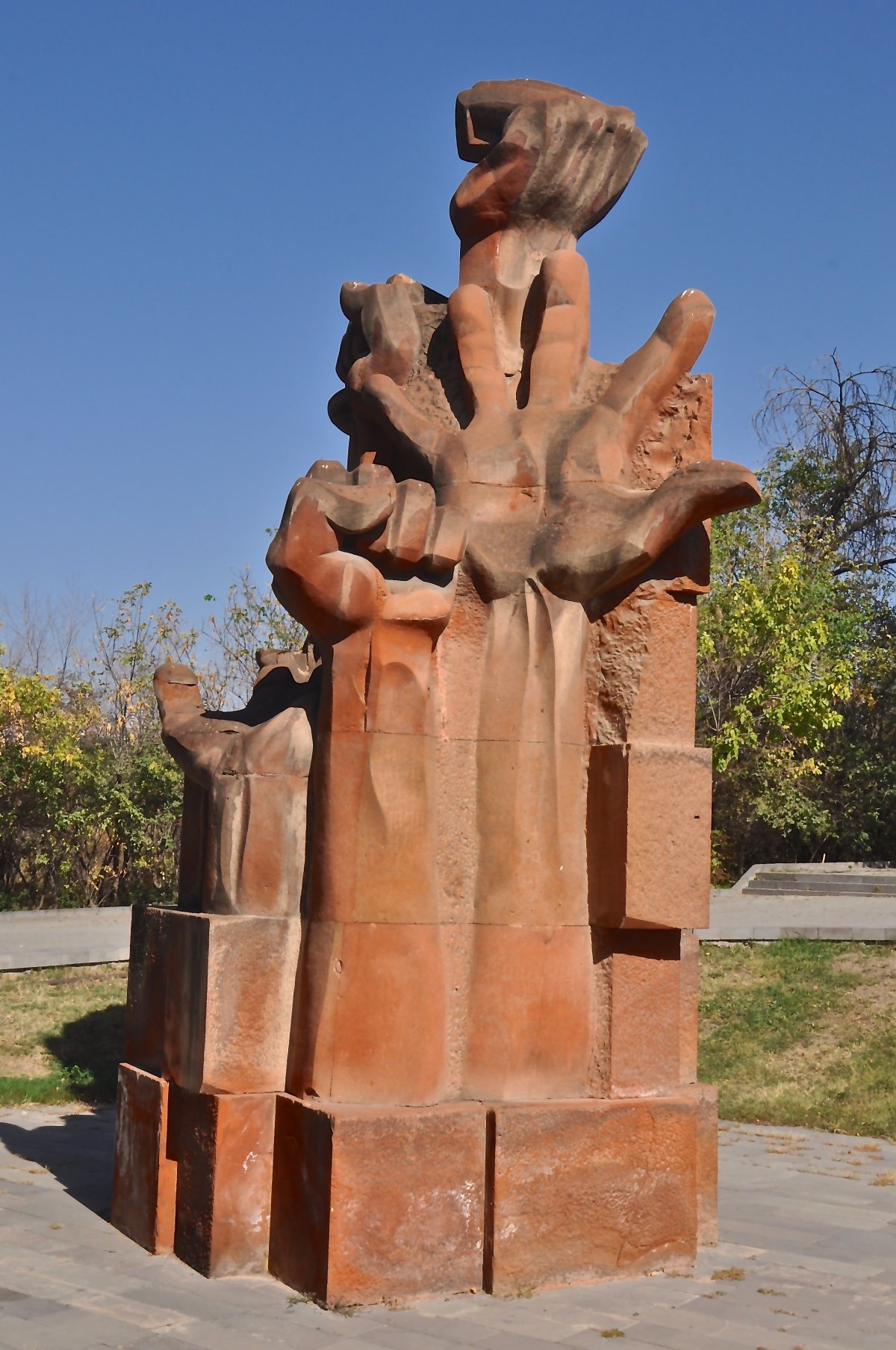 Памятники в Ереване