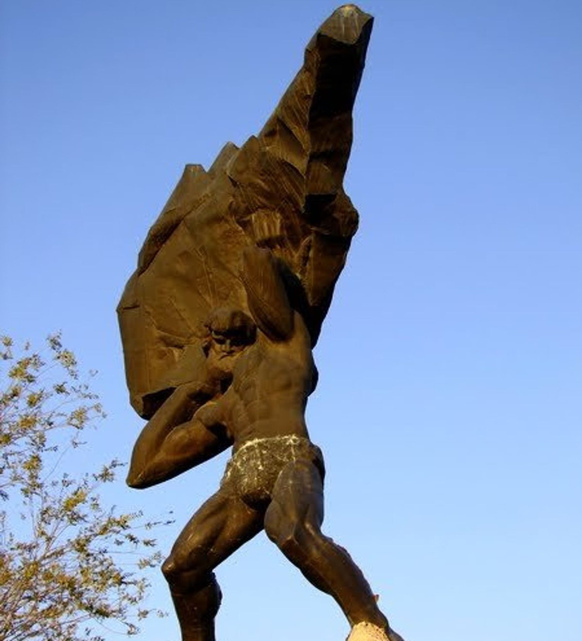 Памятник в Ереване торк Ангех а