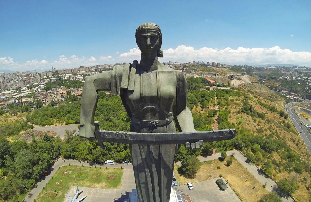 Мать Армения памятник в Ереване