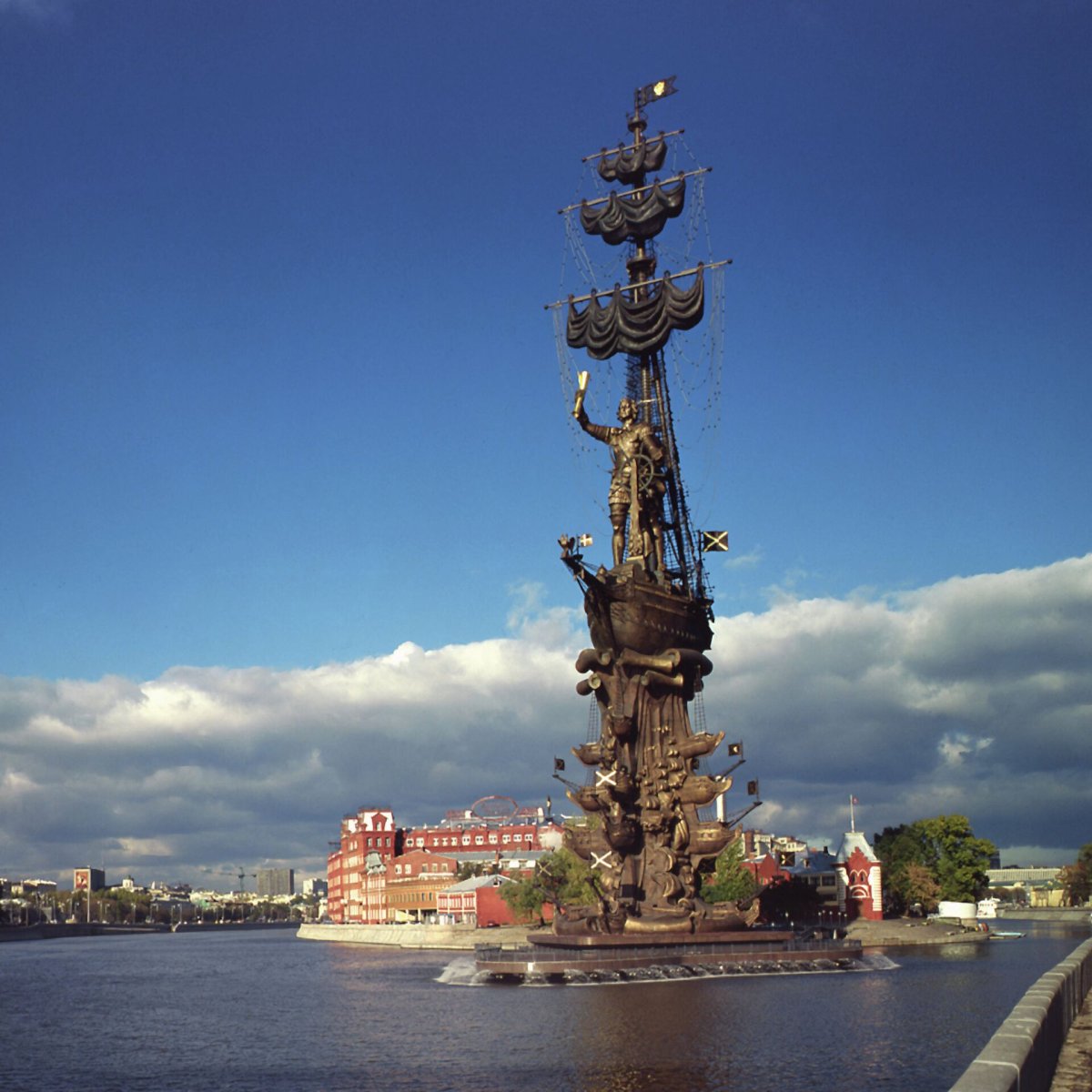 Церетели Петр 1 в Москве