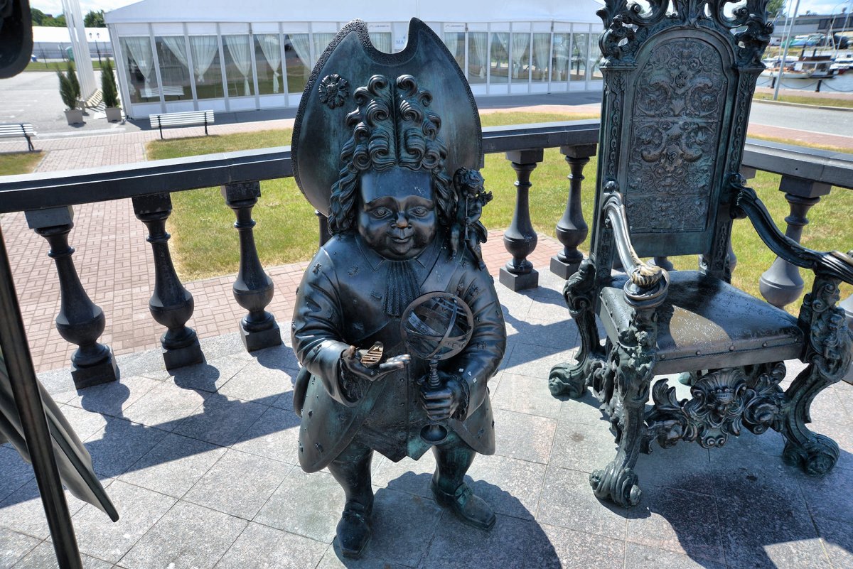 Памятник Шемякина в Стрельне