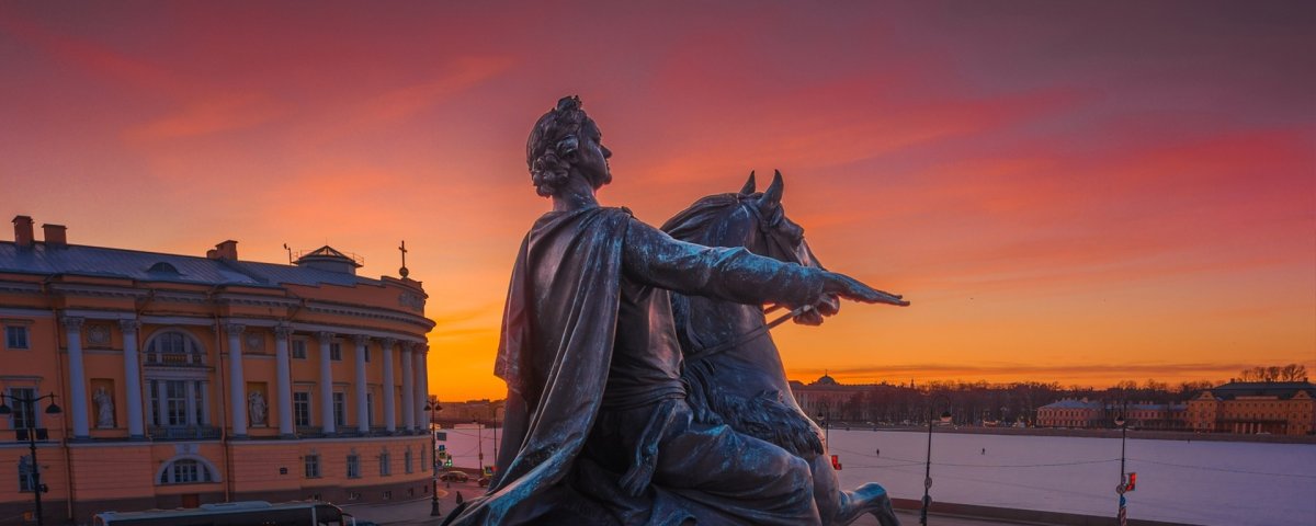 Памятник Петру 1 в Санкт-Петербурге