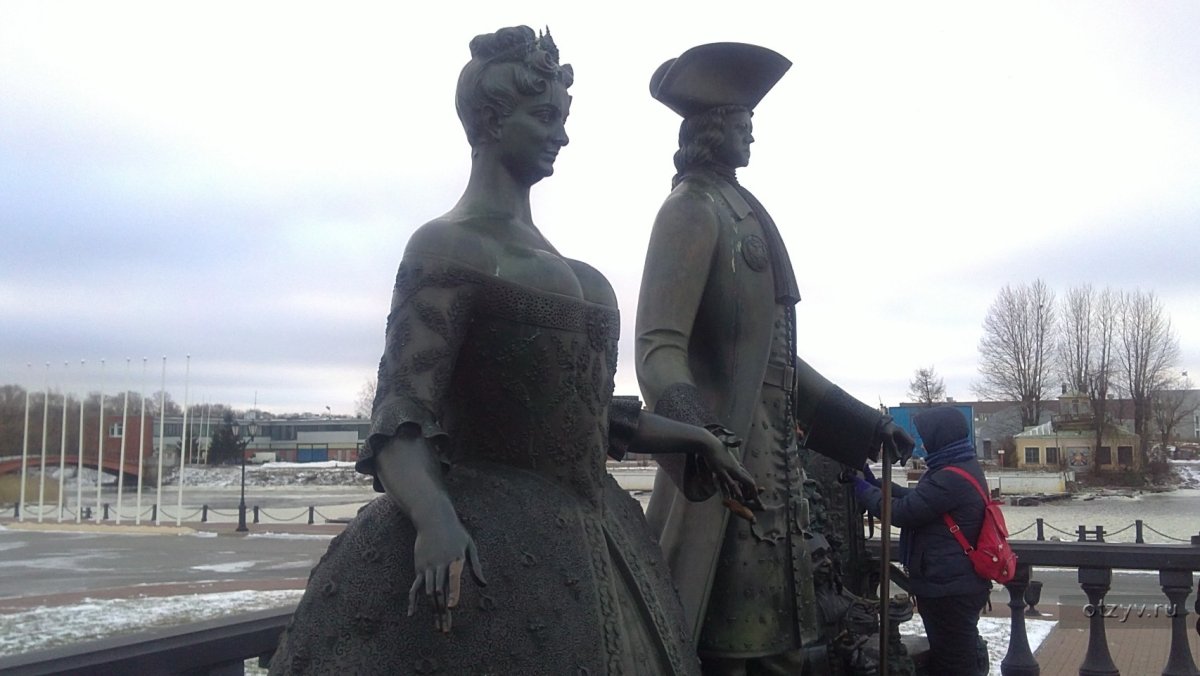Памятник Шемякина Царская прогулка