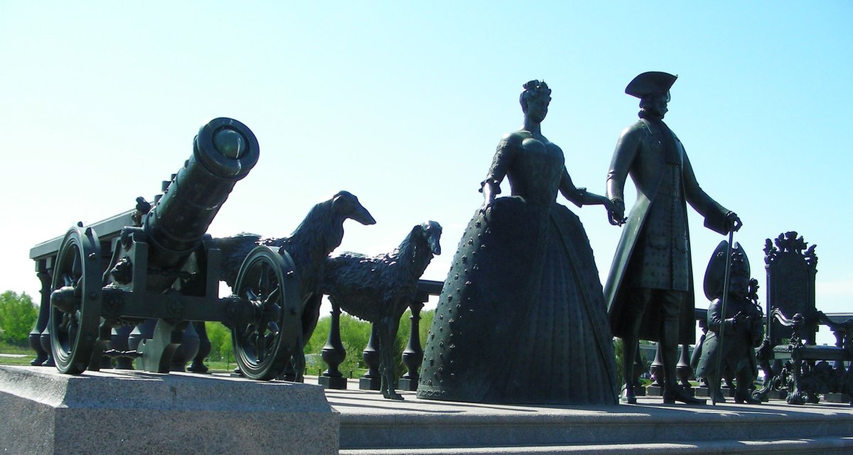 Памятник Петру и Екатерине в Стрельне
