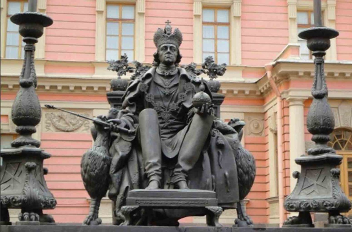 Памятники российским императорам в Санкт-Петербурге