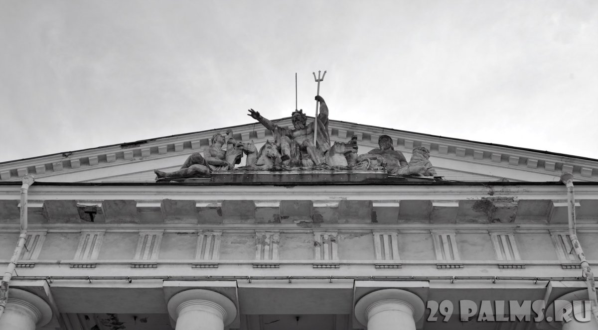 Скульптуры здание биржи Васильевский остров