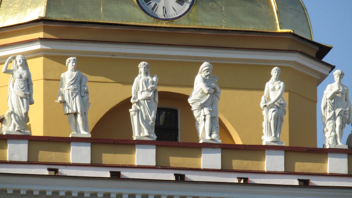 Статуя Пирра Адмиралтейство