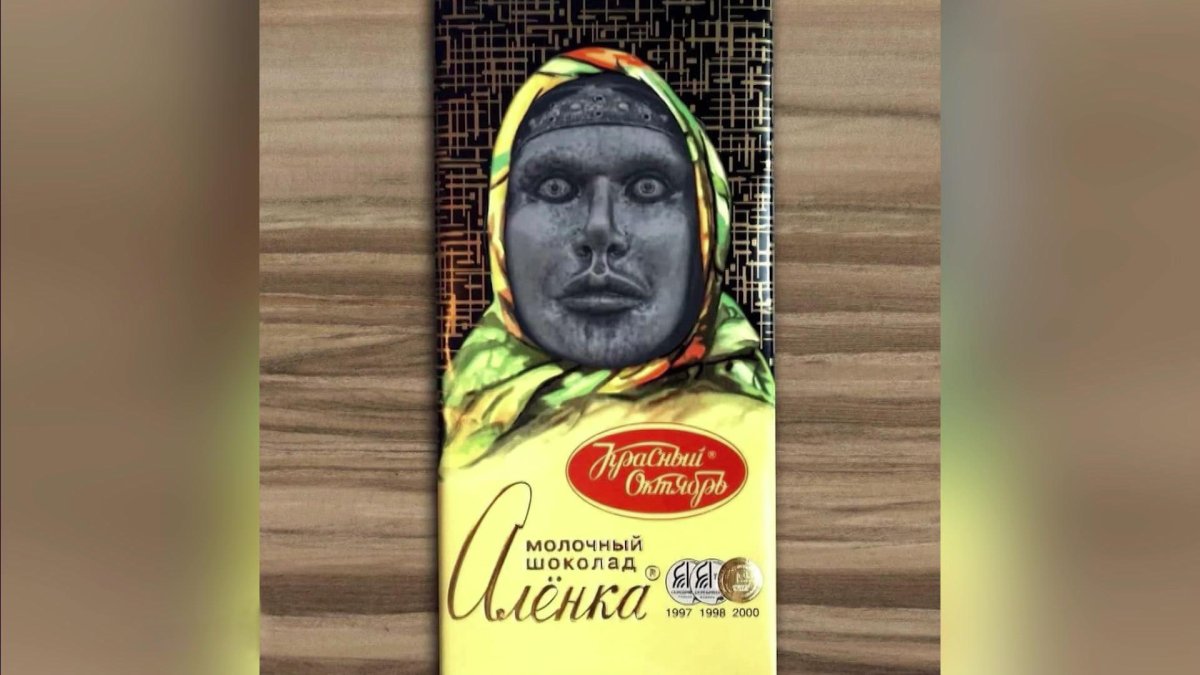 Памятник шоколадке Аленка