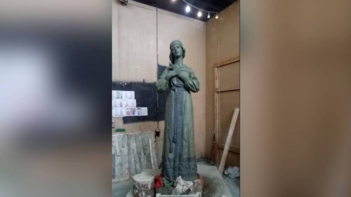 Алёнка скульптура в Воронеже новая