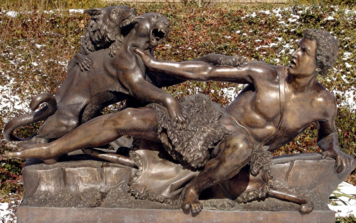 Бронза памятник