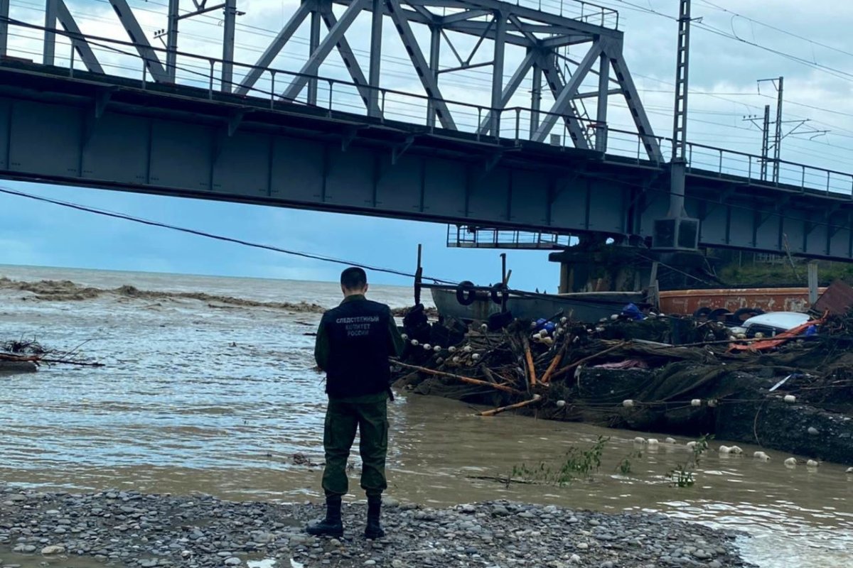 Потоп в Сочи машины смыло в море
