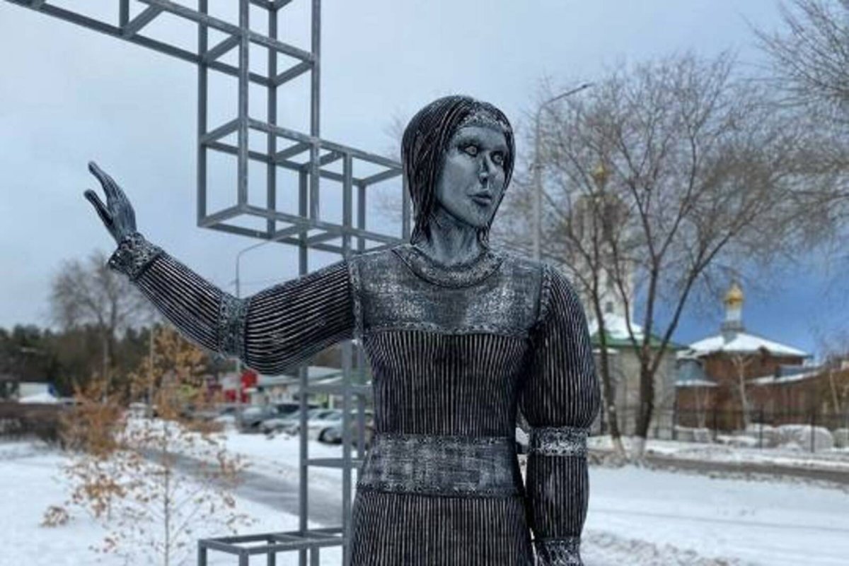 Скандальный памятник алёнке в Нововоронеже