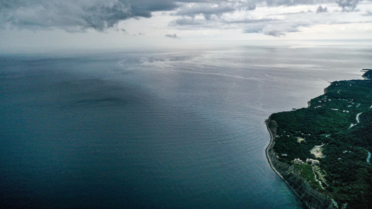 Острова в черном море