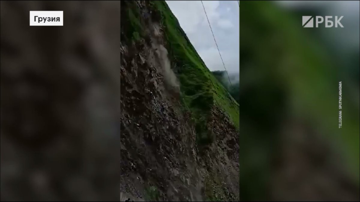 Обвал дороги в Грузии
