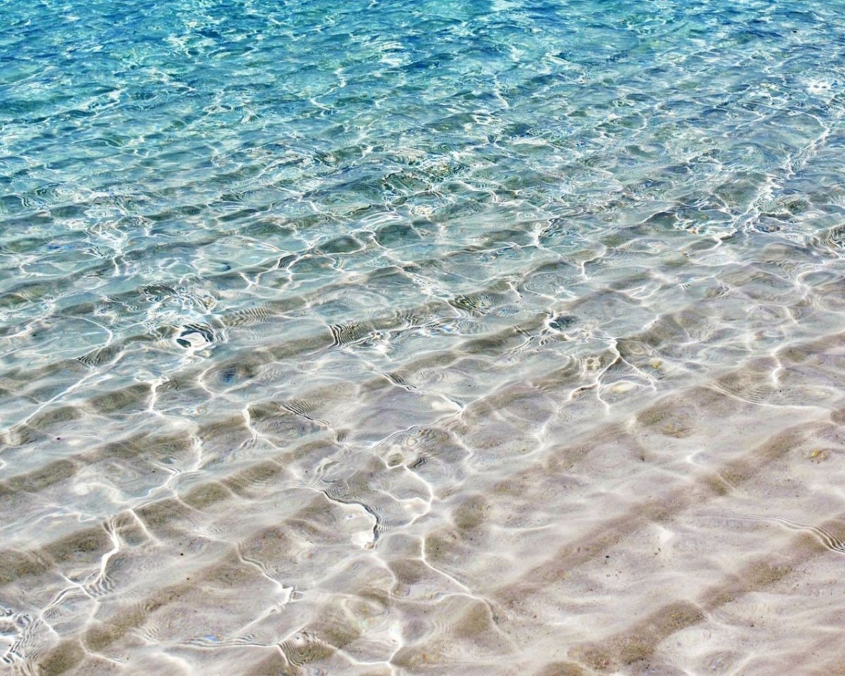 Прозрачное море