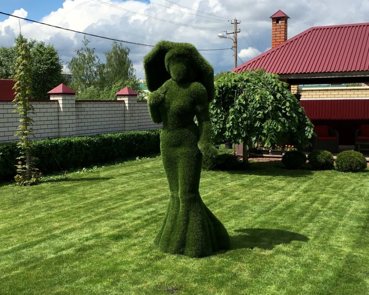 Скульптуры из искусственной травы