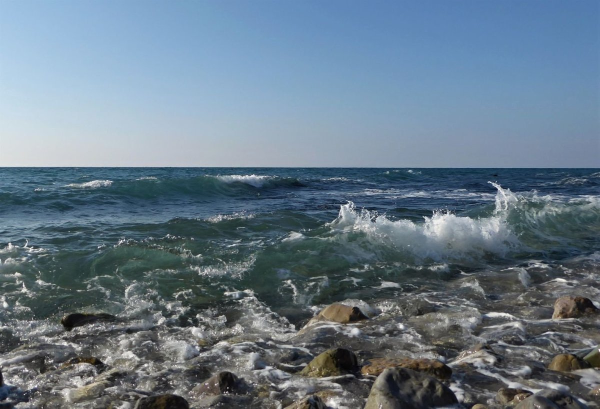 Прибой море Корсаков Сахалин