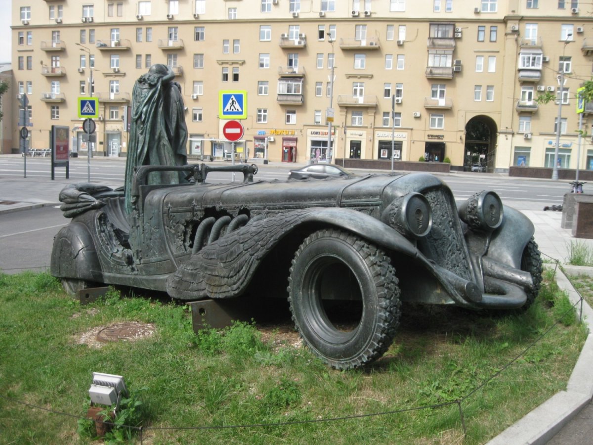 Памятник машина мастер и Маргарита Москва