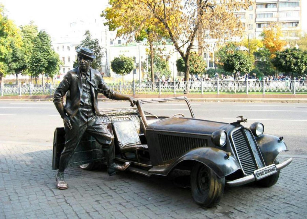 Памятник Юрию Никулину на Цветном