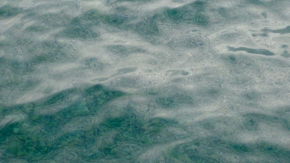 Море вода переливается
