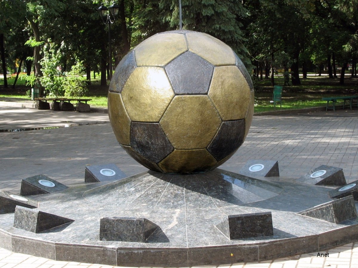 Памятник мячу памятники Харькова