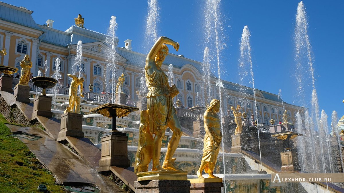 Большой дворец и большой Каскад в Петергофе