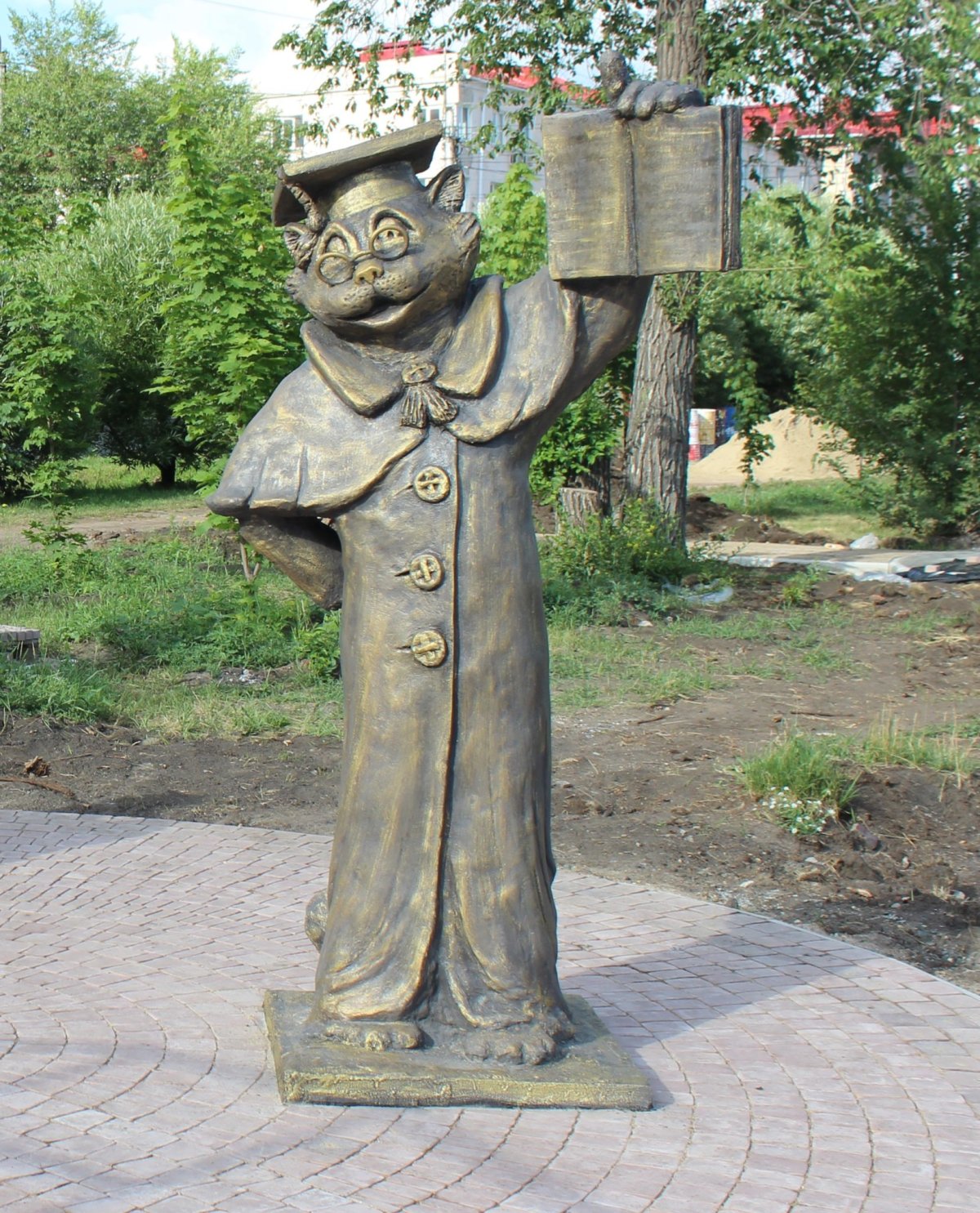 Скульптура «кот учёный» Гатчина