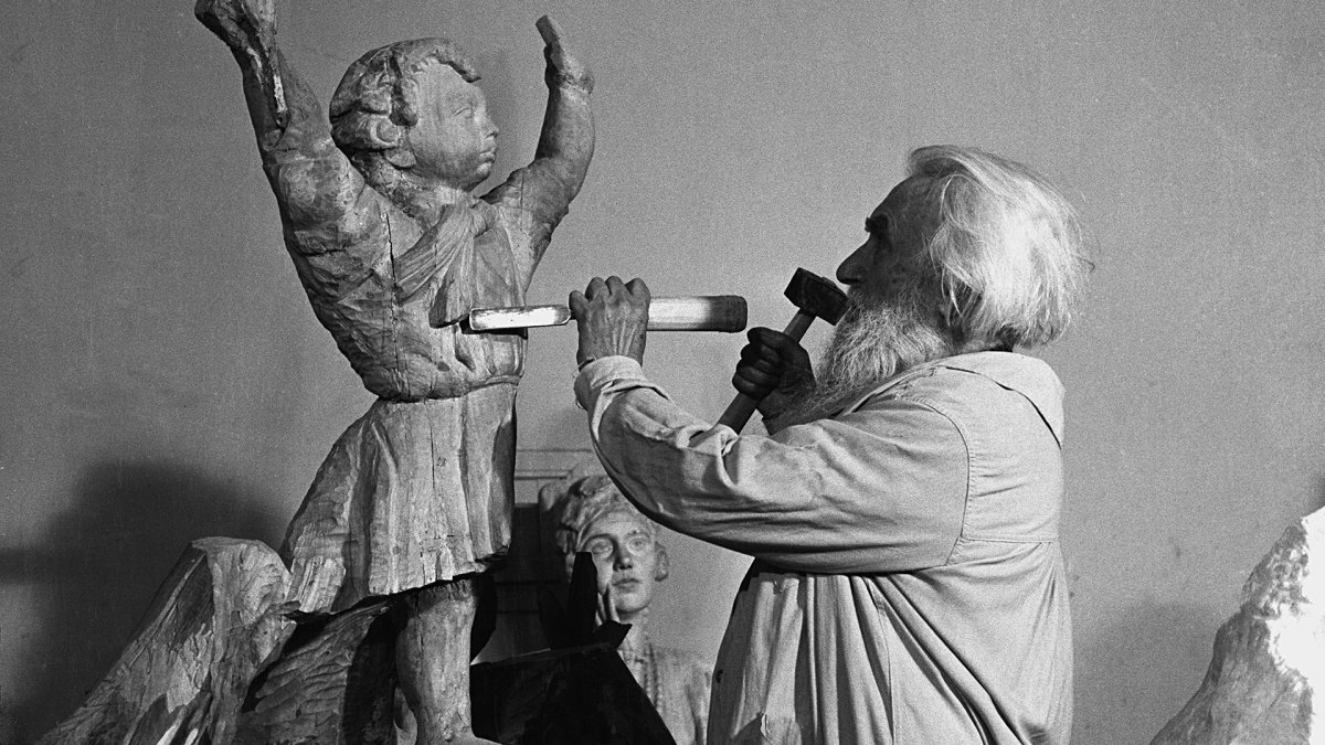Скульптор Майраслов Алексей Петрович