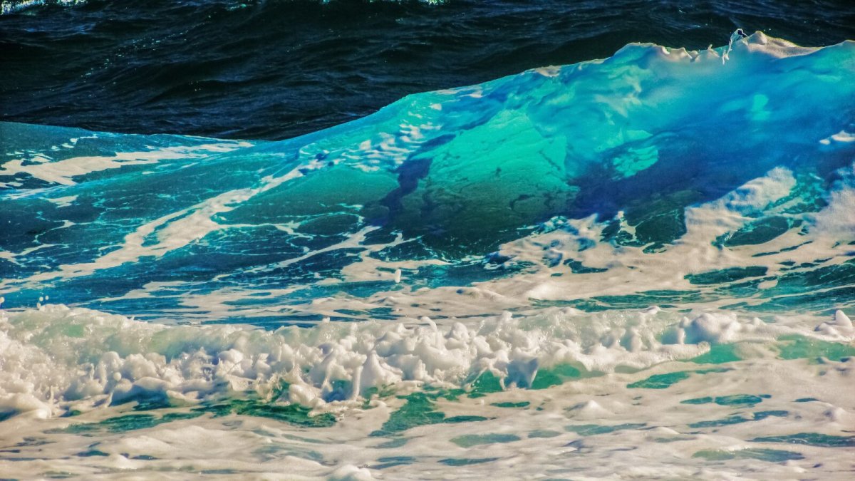 Голубая прозрачная вода