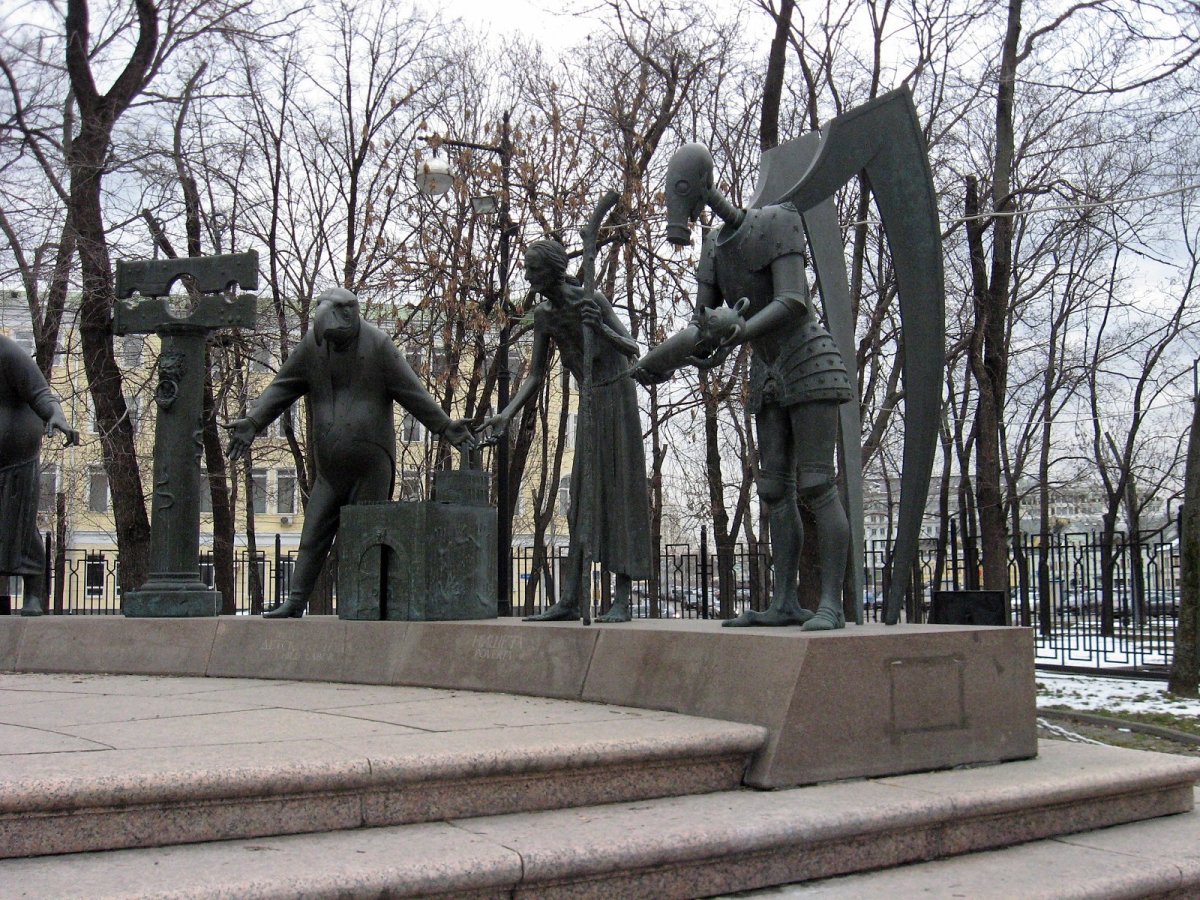 Памятник на Болотной площади в Москве глина
