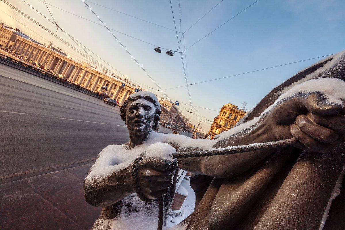 Мост со статуями
