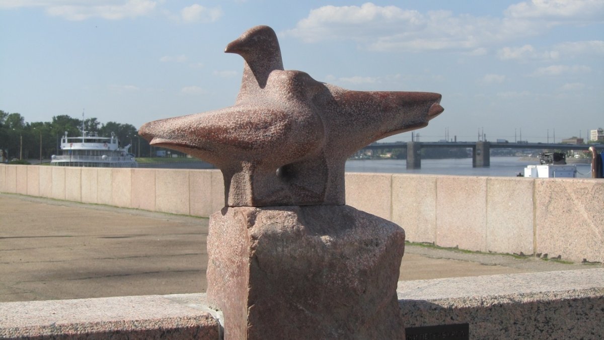 Памятник Чайке в СПБ