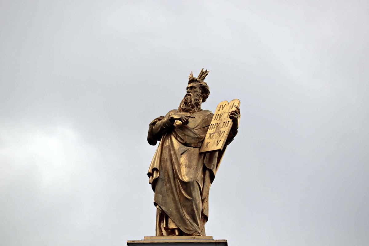 Памятник Моисею на горе