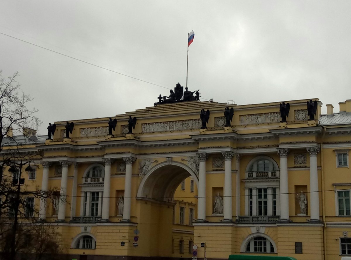 Здание Синода в Питере