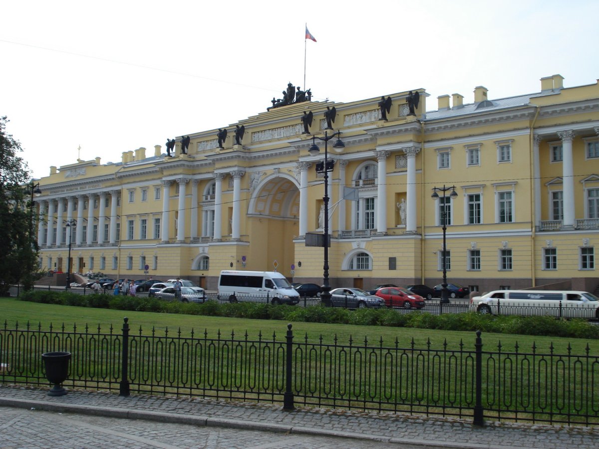 Карл Росси здание Сената и Синода