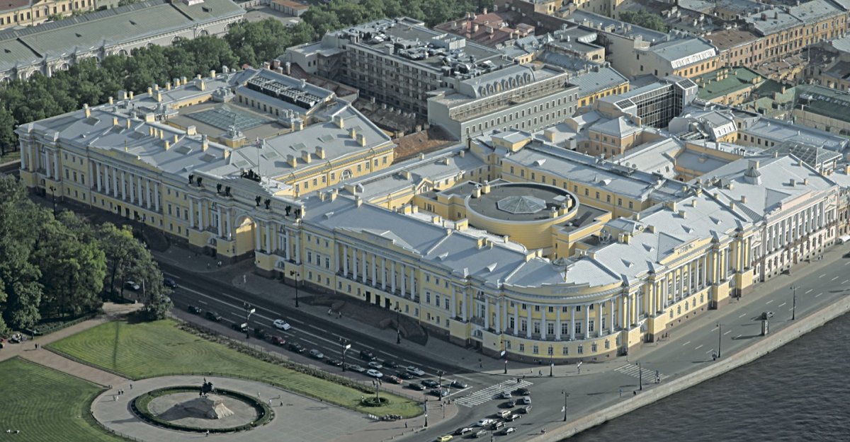Здание Сената и Синода в Санкт-Петербурге