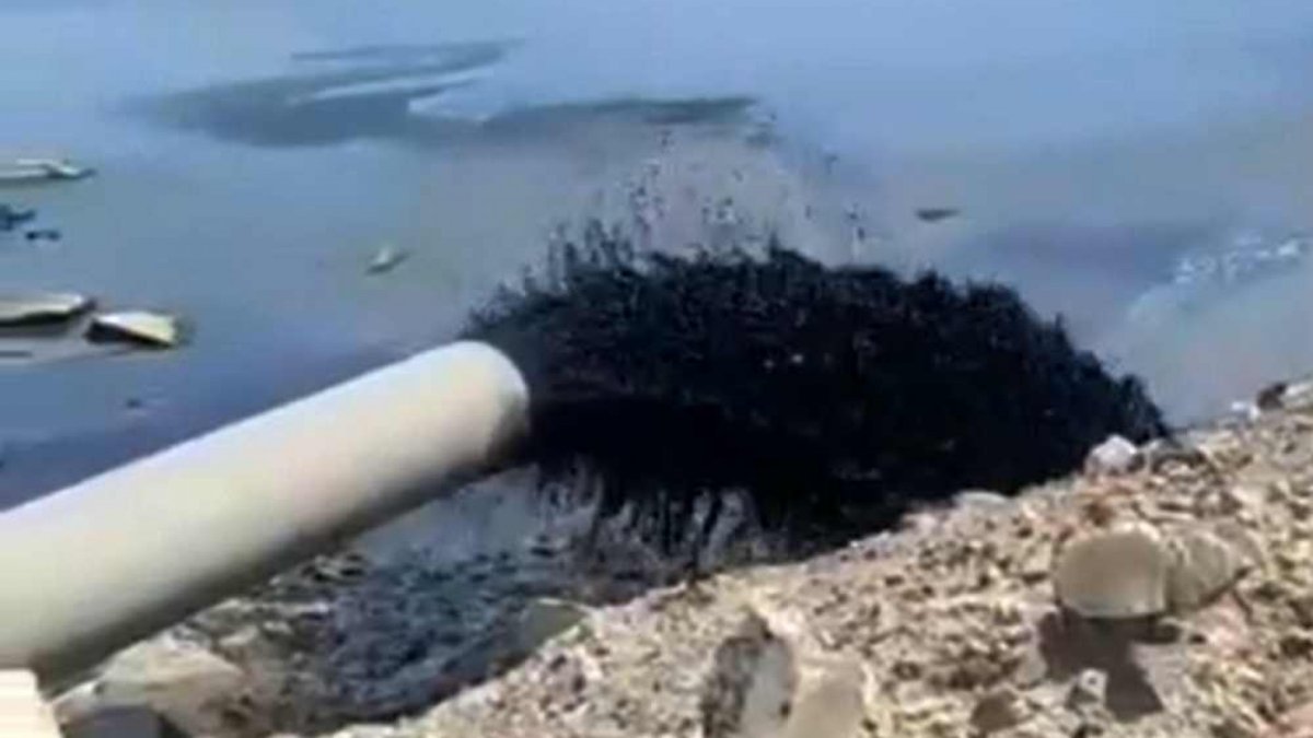 Каспийское море грязь