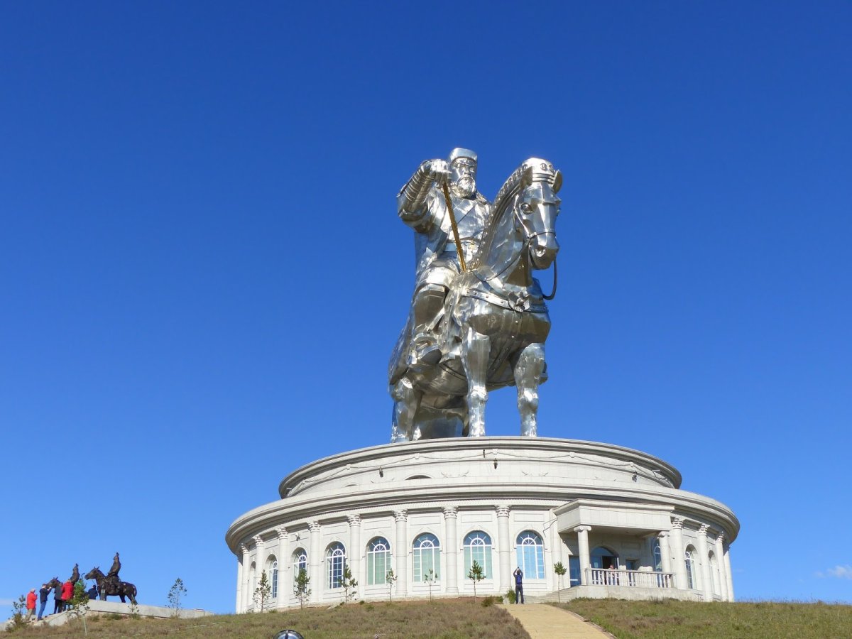 Памятник Чингисхану в Великобритании