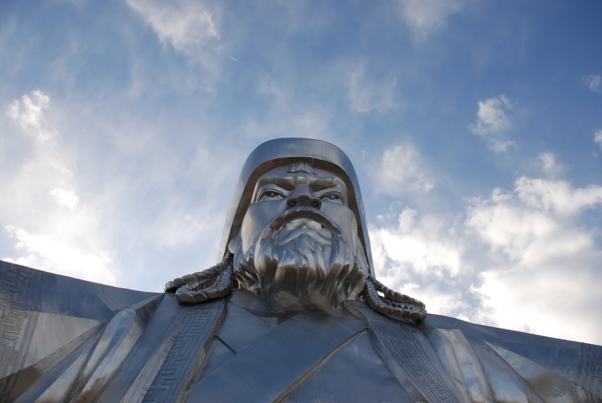 Памятник Чингисхану в Алма Ате