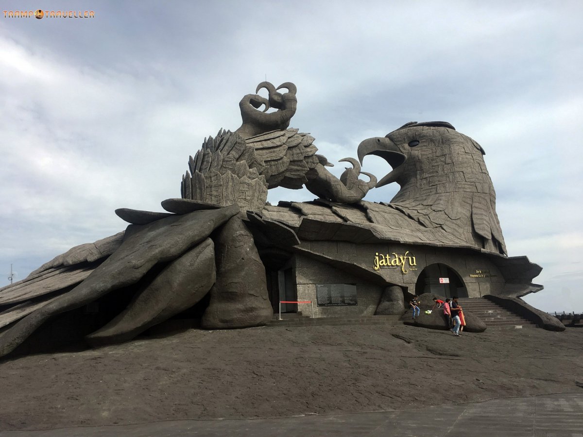 Индия скульптура птицы Джатаю