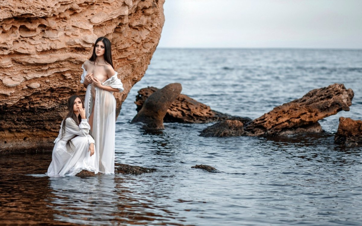 Фотосессия на скалах у моря