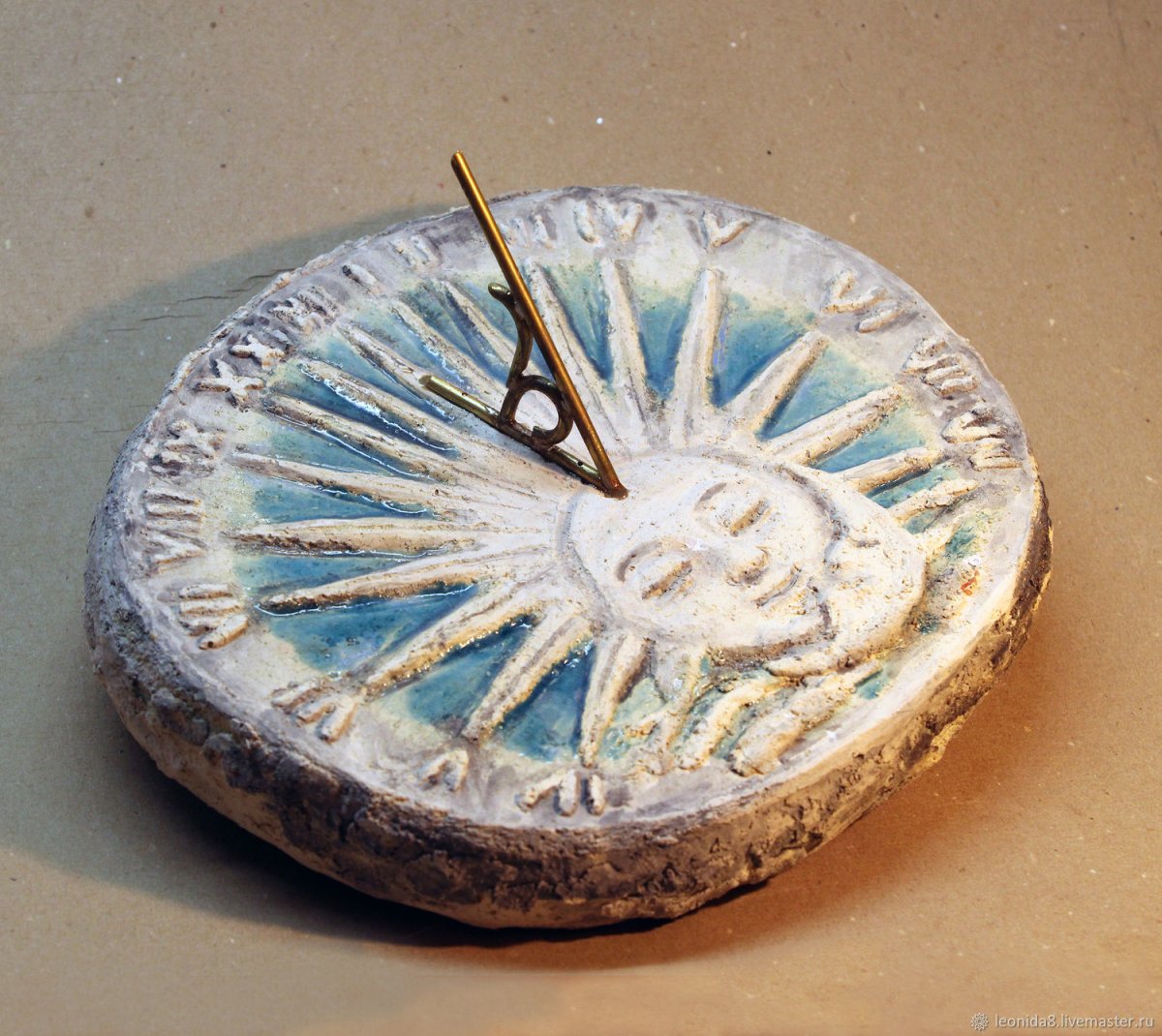 Солнечные часы скульптура