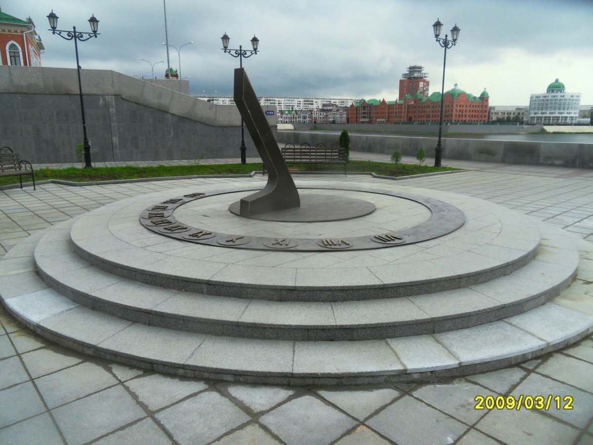 Йошкар-Ола памятник солнечные часы