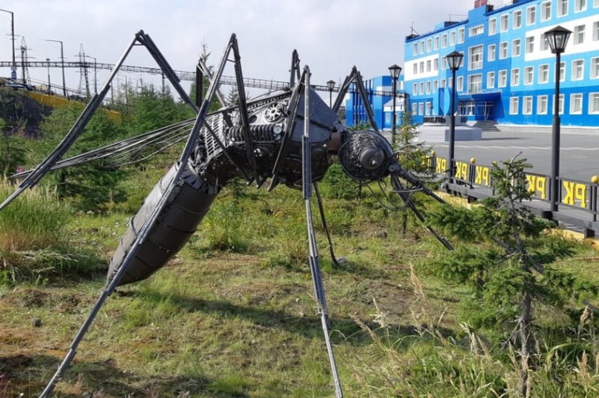 Памятник комару-нефтесосу, Ноябрьск