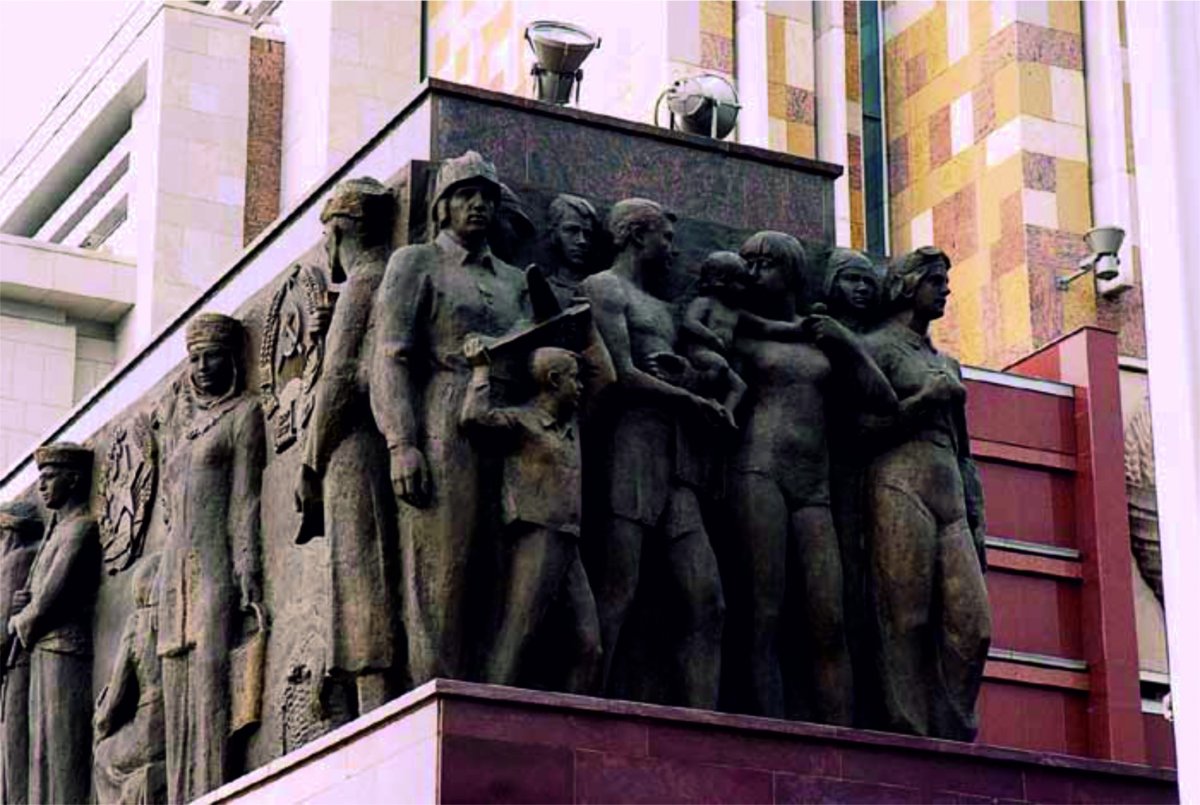 Рабочий и колхозница барельеф